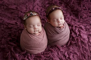 Foceni miminek dvojcata v newborn atelieru, potato pose