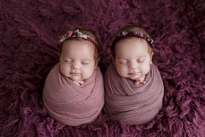 Foceni miminek dvojcata v newborn atelieru, potato pose
